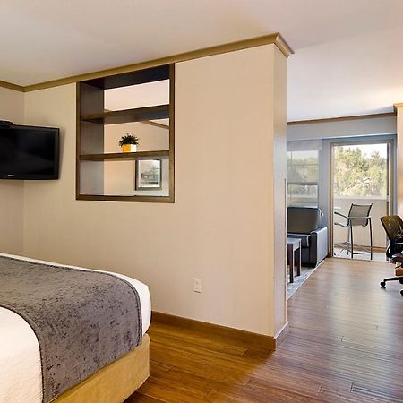Clubhouse Hotel And Suites Pierre Esterno foto