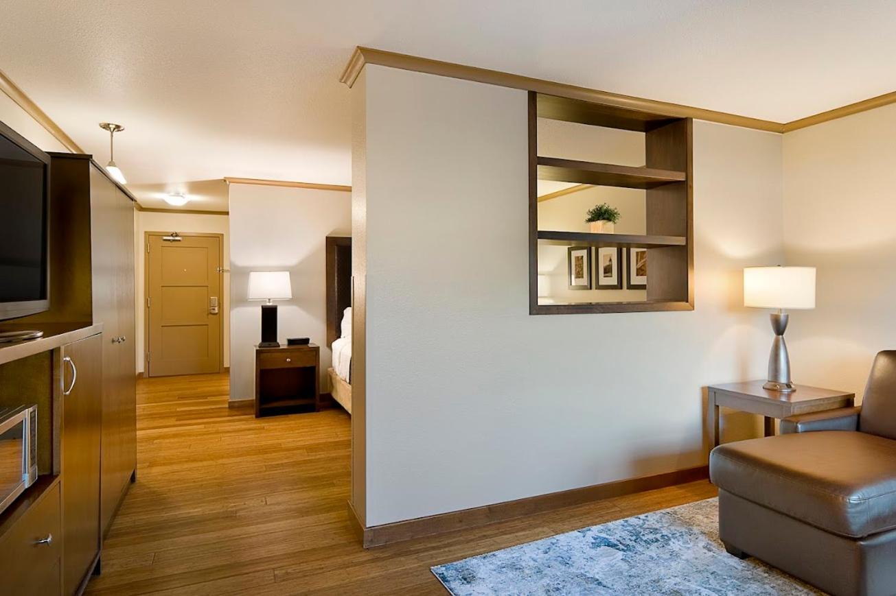 Clubhouse Hotel And Suites Pierre Esterno foto