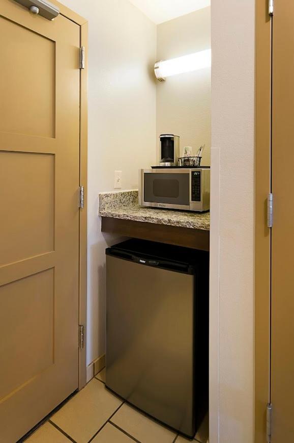 Clubhouse Hotel And Suites Pierre Esterno foto
