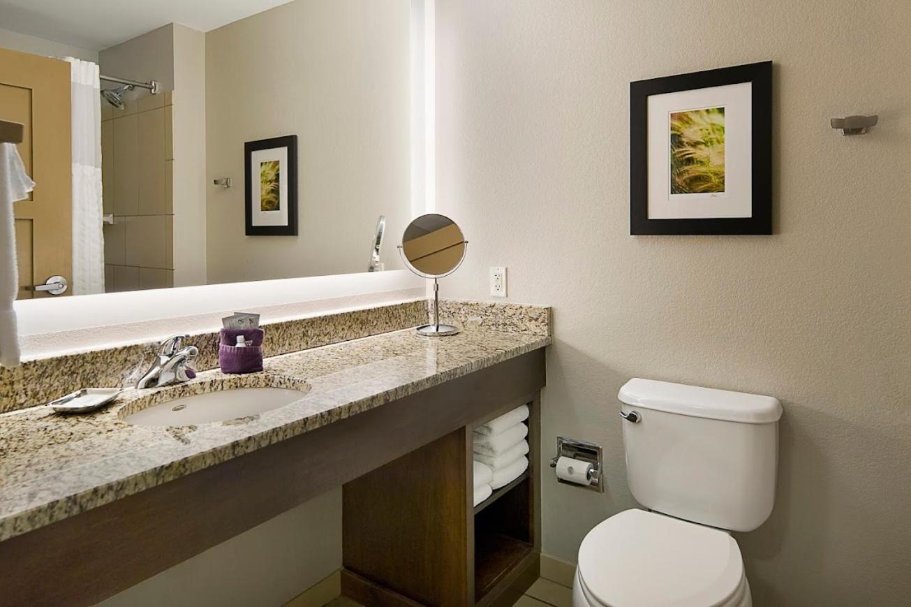 Clubhouse Hotel And Suites Pierre Esterno foto
