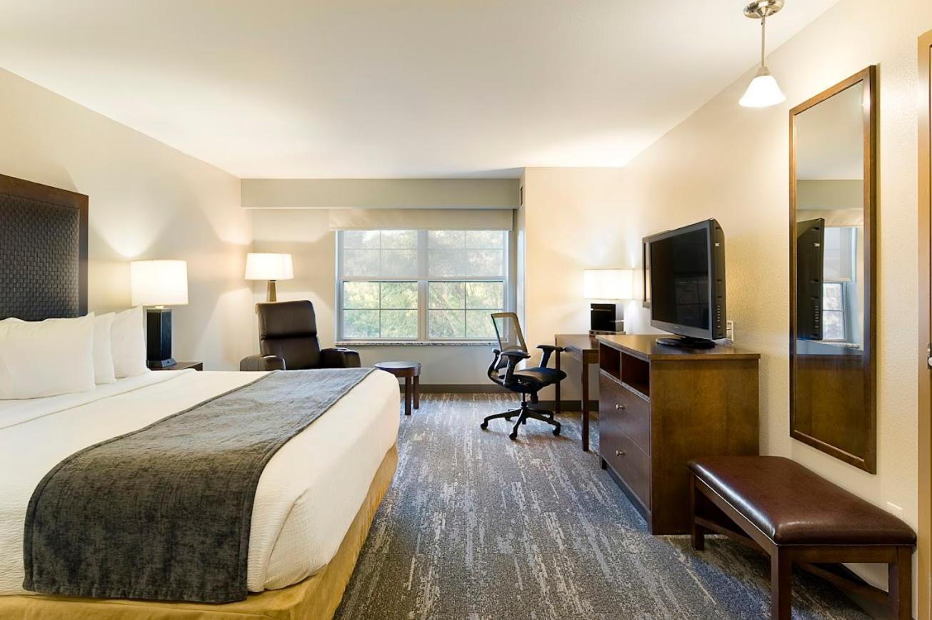 Clubhouse Hotel And Suites Pierre Esterno foto